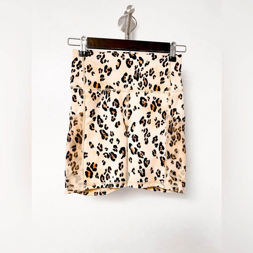 Fabletics On The Go Powerhold High Waist 6" Shorts in Desert Leopard XS